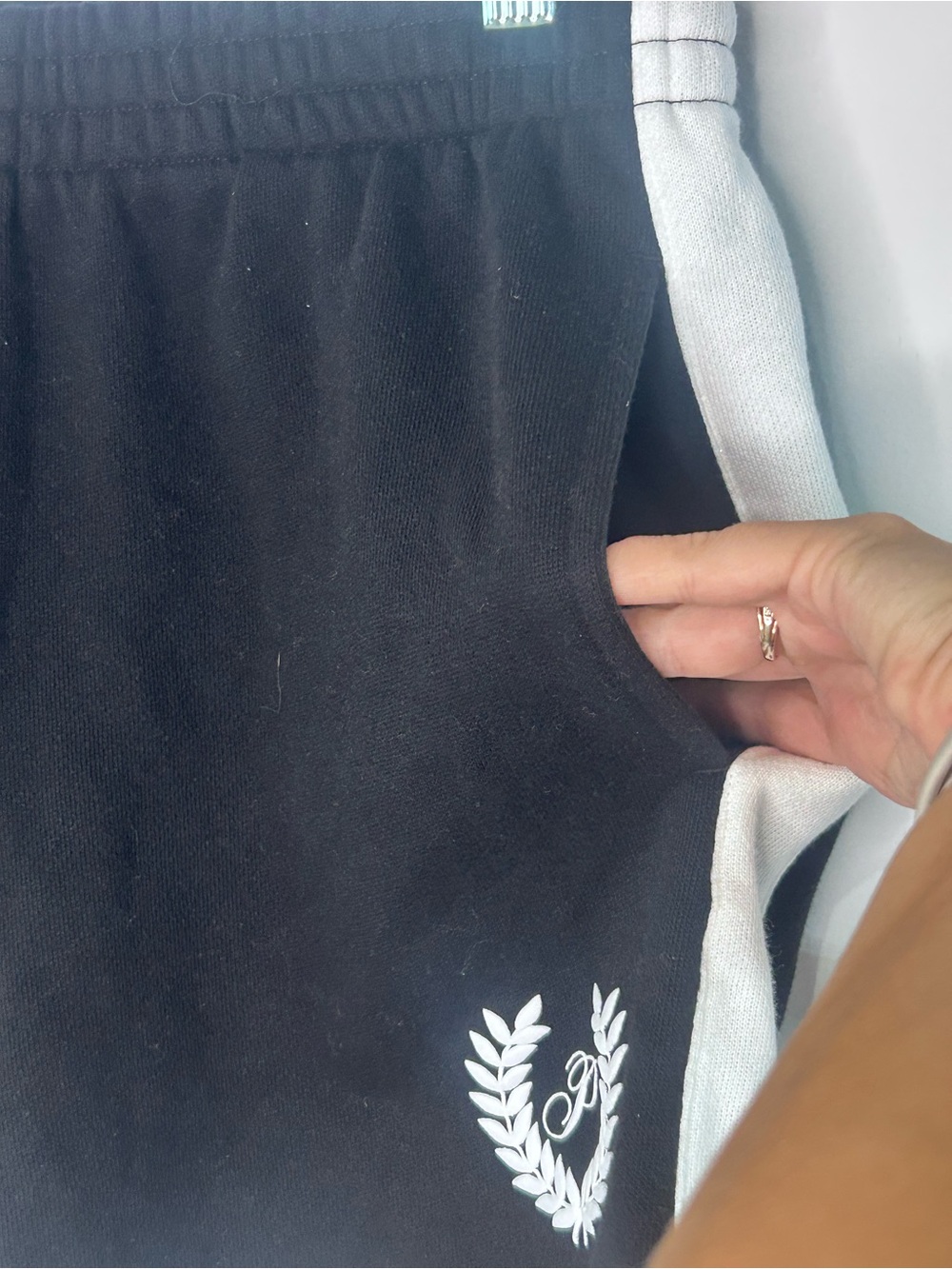 NWT PINK Victoria’s Secret Ivy Fleece High Rise Sweat Shorts Black White Small - Picture 4 of 8